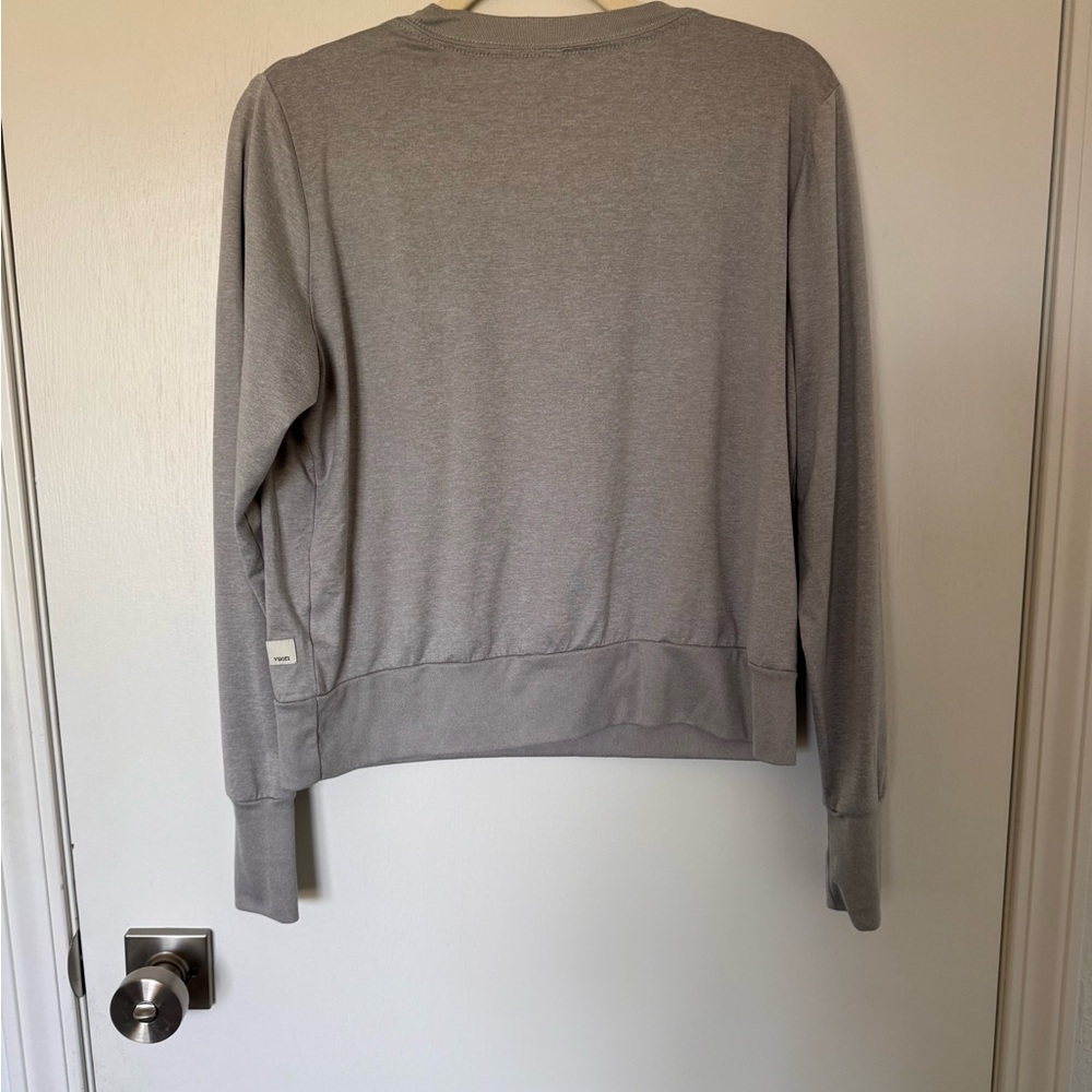 Vuori Daydream Crew Light Gray Women’s Long Sleeve Pullover Top - Picture 7 of 8